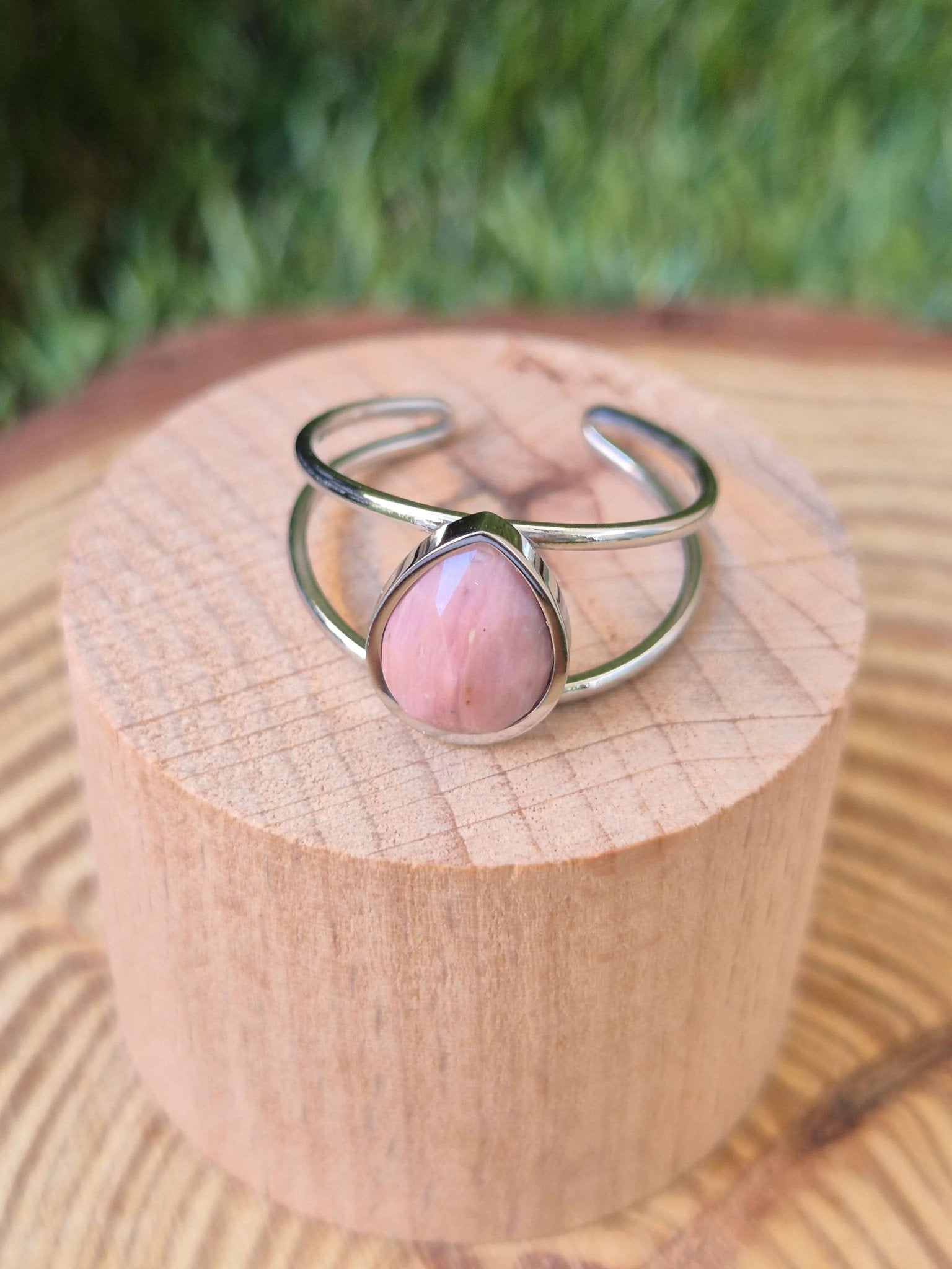 Anillo rodonita acero ajustable lagrima AnillosaceroTienda esotérica Málaga - La Tienda de Tata Magic: tienda Esotérica en Málaga